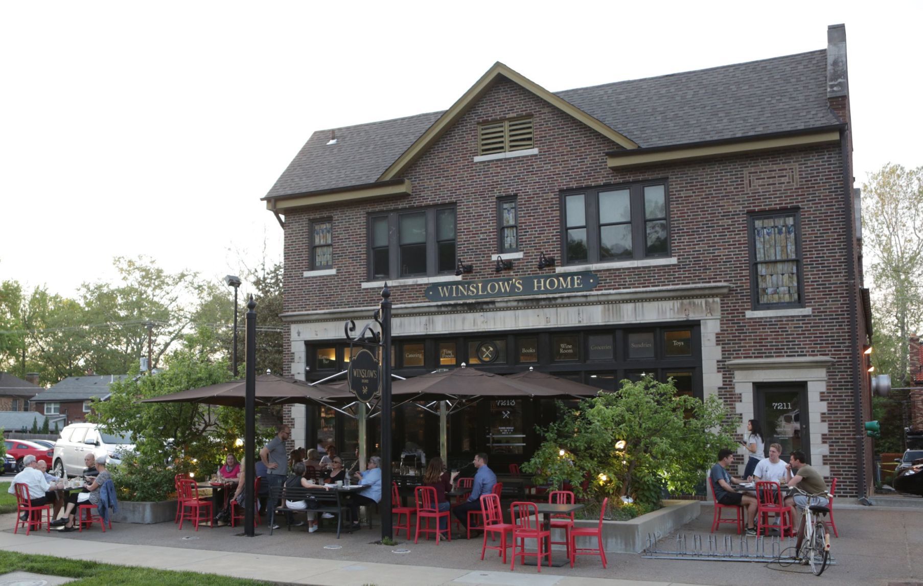 Patio dining for summer fun guide: Winslow's Home